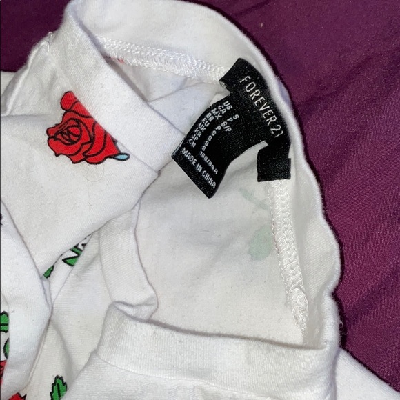 A crop top - Picture 3 of 3